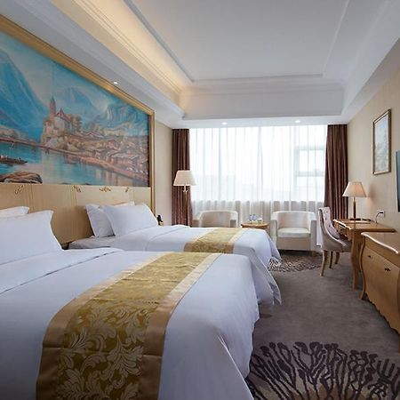 Vienna Hotel Guangzhou Baiyun Airport Exterior photo